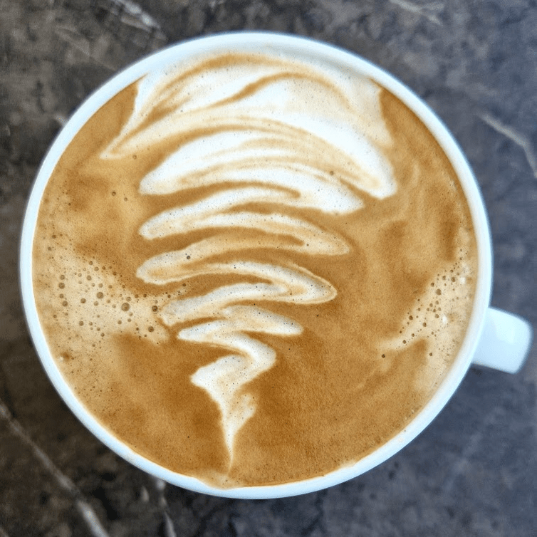 Kaffee mit Milchschaum von oben