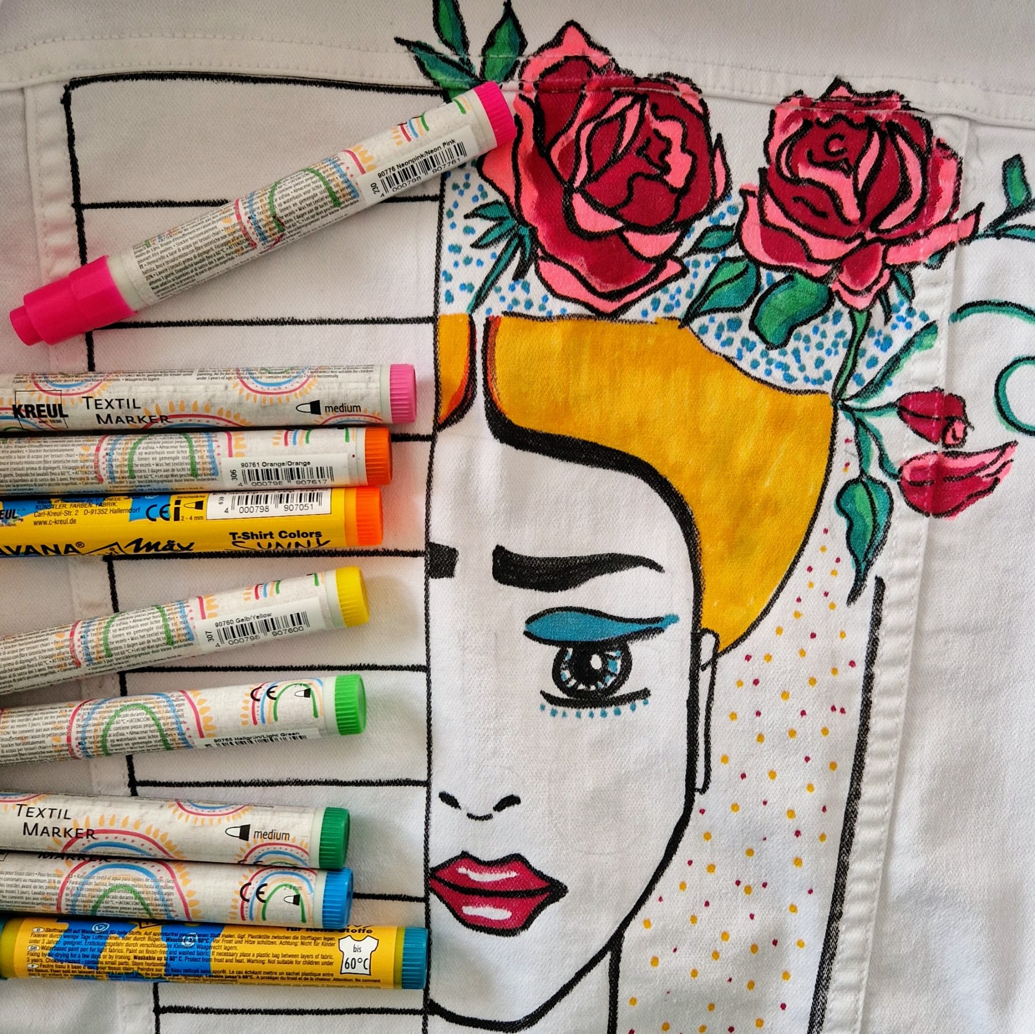 Jeansjacke Motiv Blonde Frida mit Stiften 